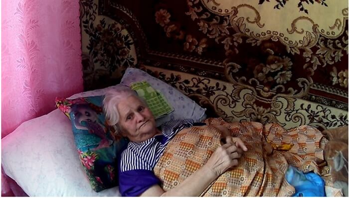 Ольга Ивановна в своей кровати